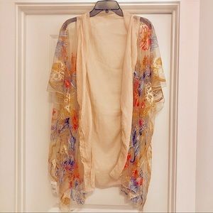 Beautiful floral kimono, NWT, never worn.